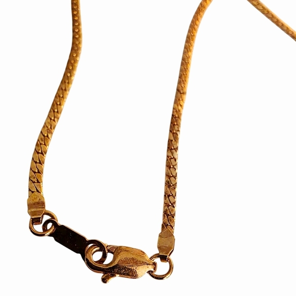 Elegant Gold Necklace with Purple Gemstone - Picture 4 of 7